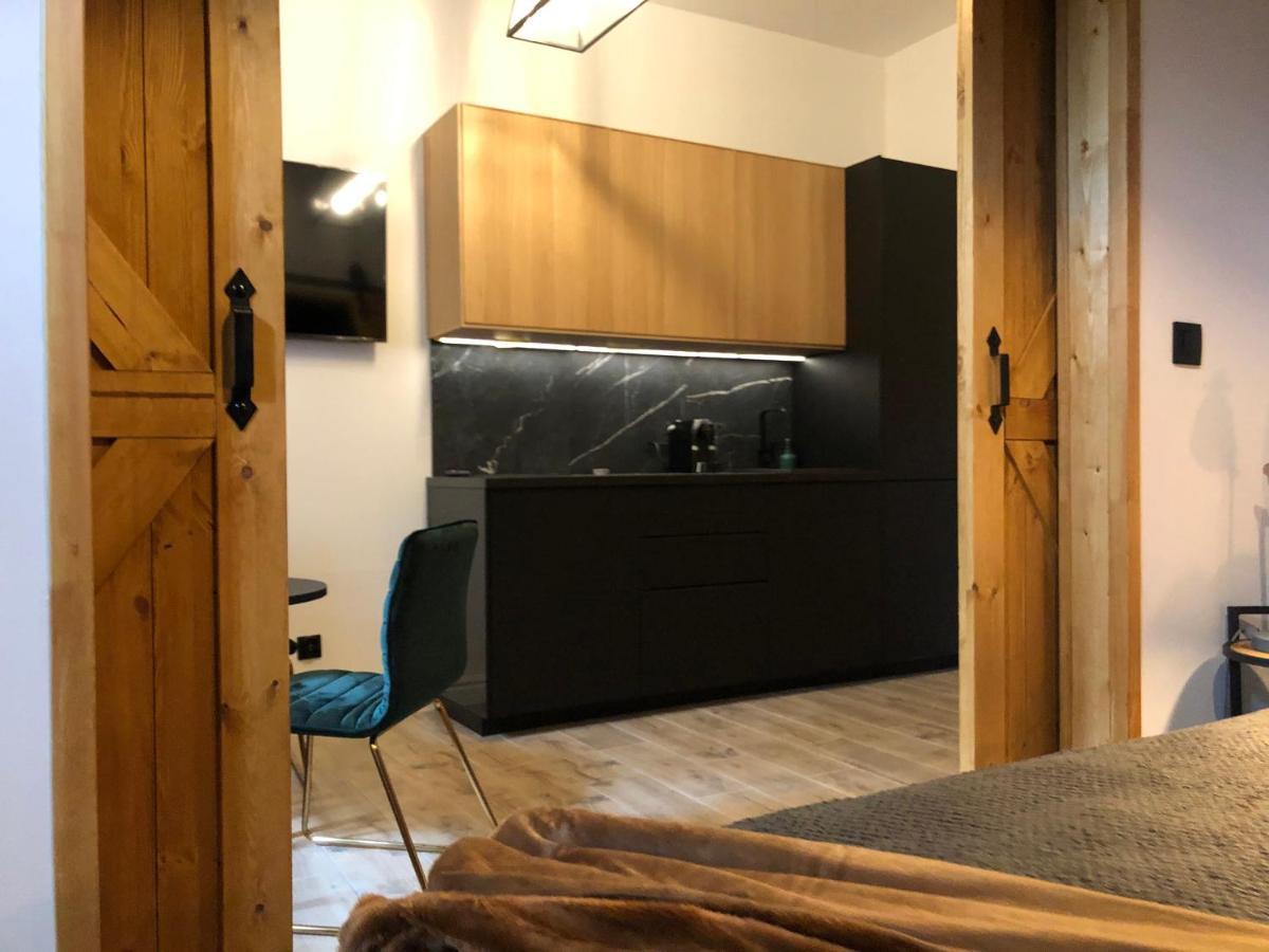 Julius Apartment *